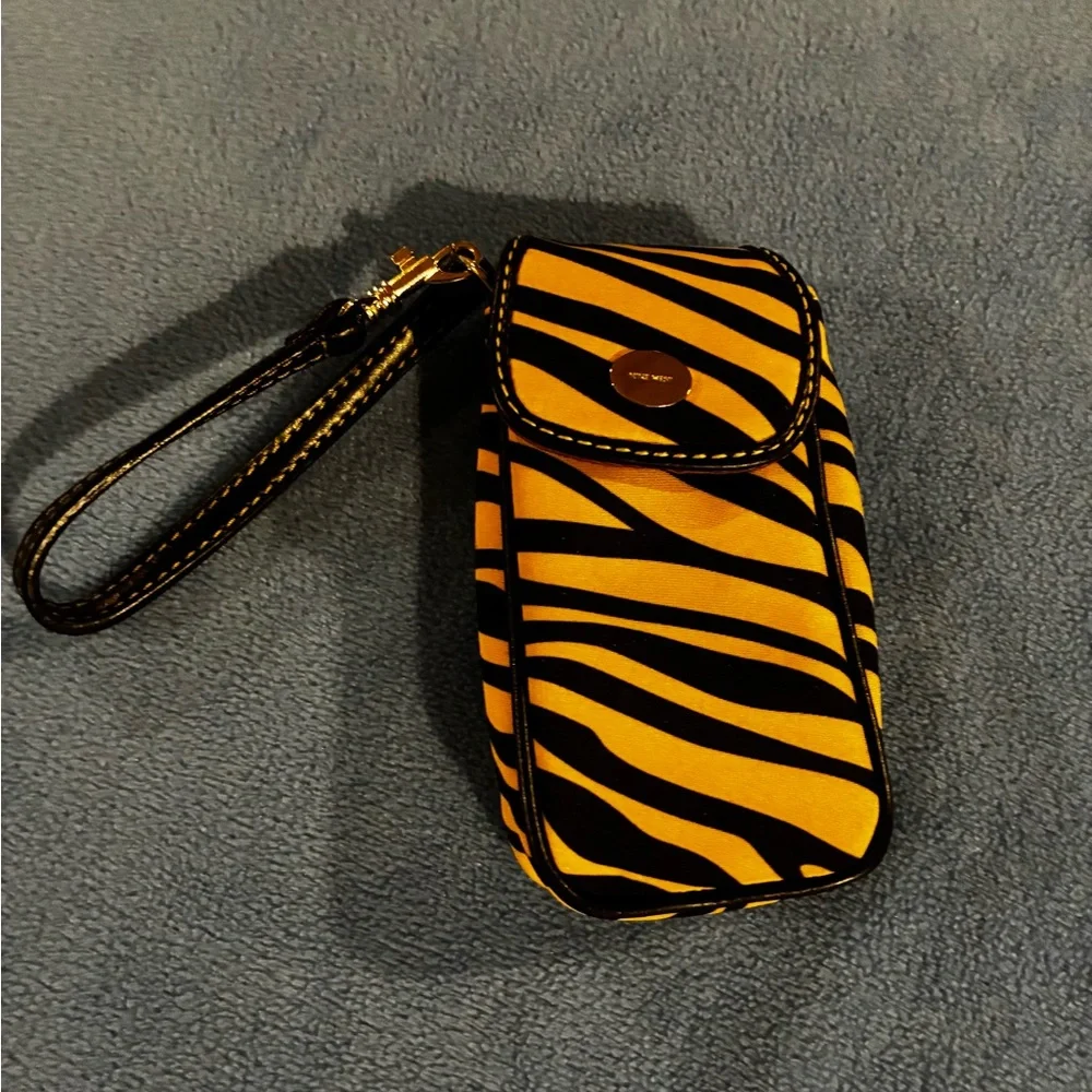 Nine West Black and Tan Handbag - Picture 7 of 12